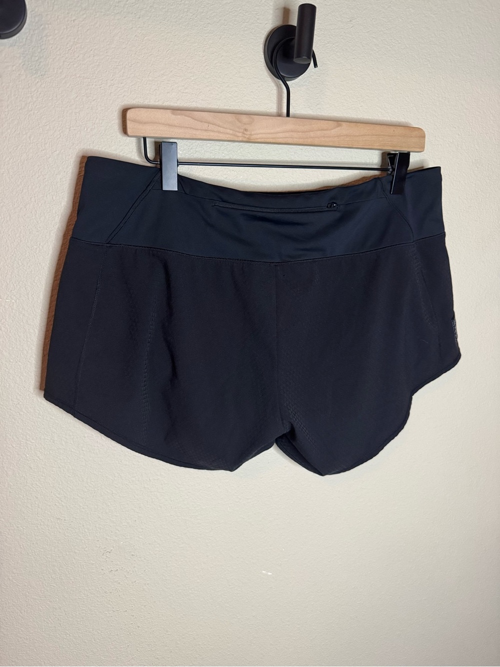 Oiselle Roga Shorts Black Size 10 - Picture 3 of 9
